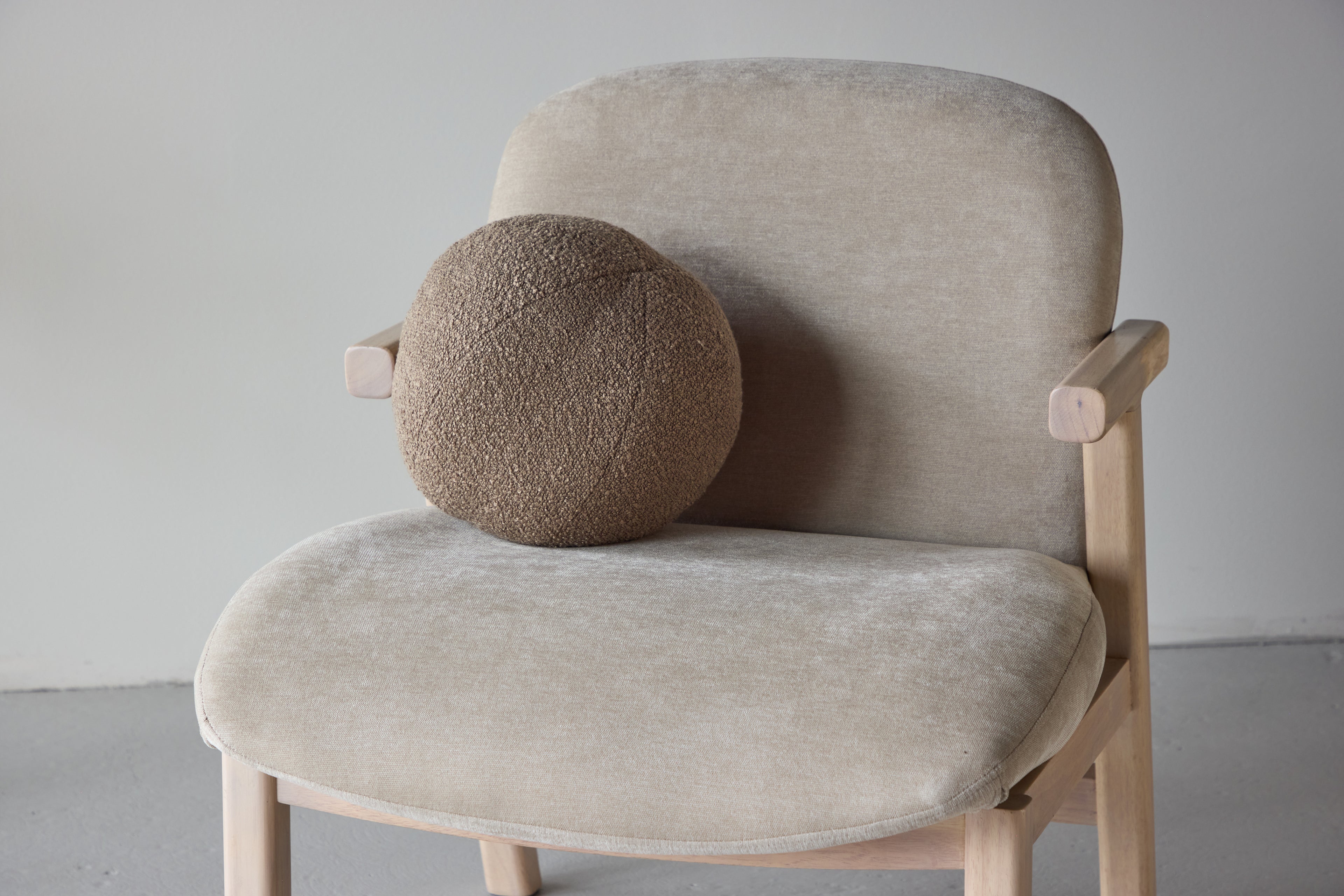 Venture Home - RILE Armchair