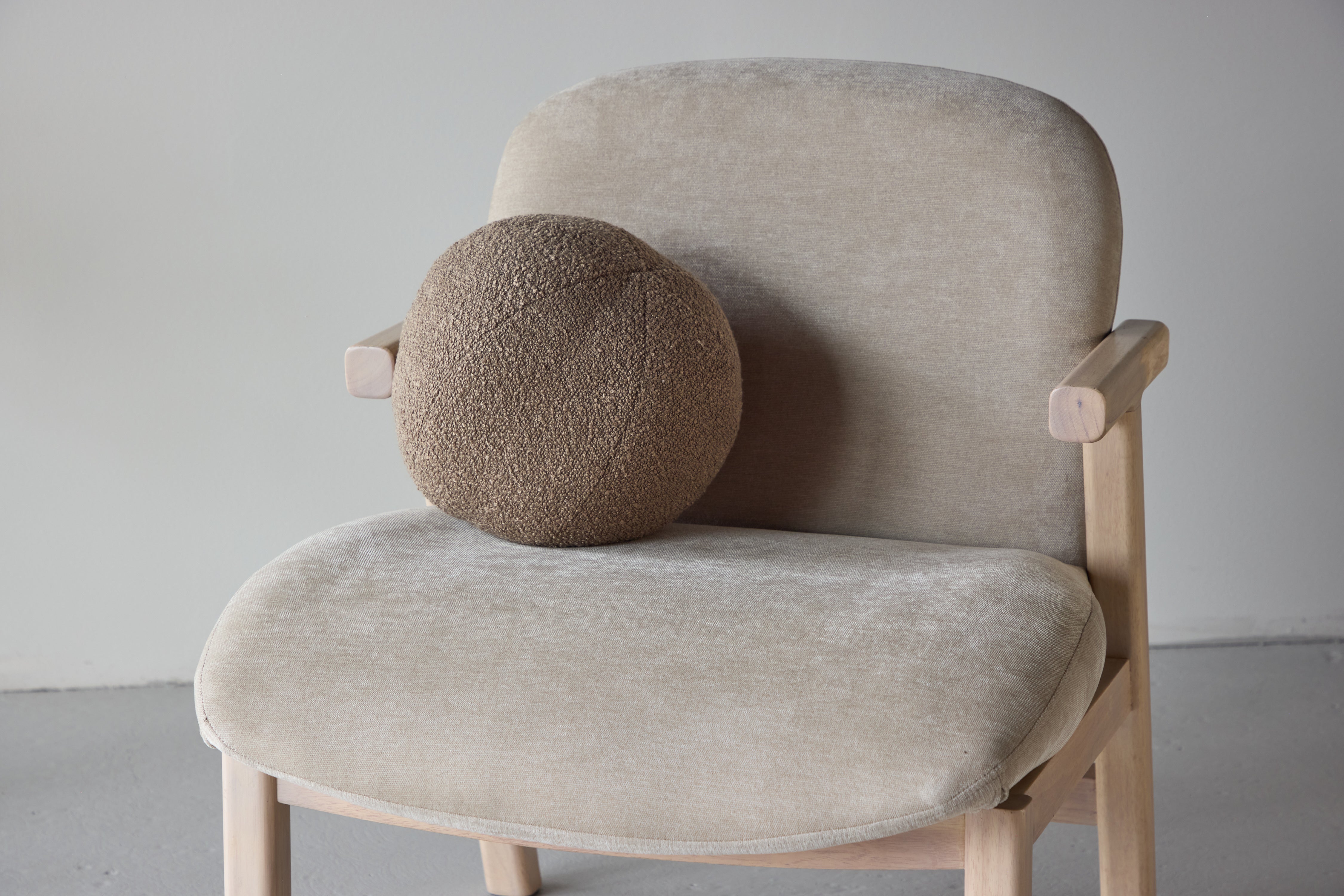 Venture Home - RILE Armchair