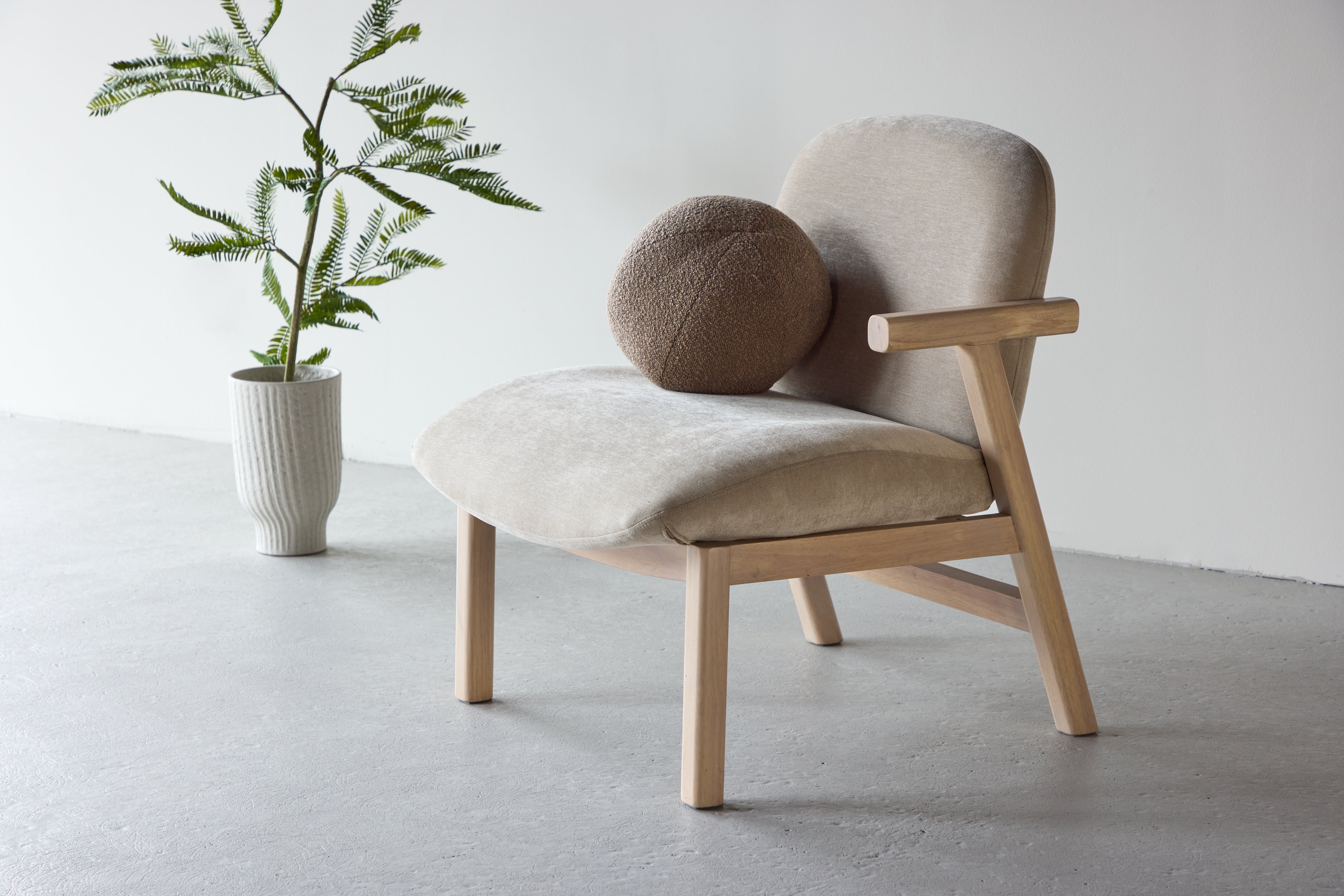 Venture Home - RILE Armchair